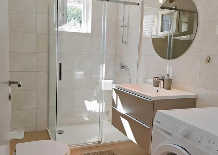 Island Retreat Ткон