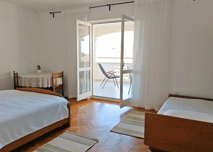 Island Retreat Ткон