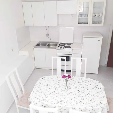 Island Retreat Guest house Tkon