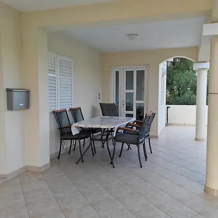 Guest house Island Retreat Tkon
