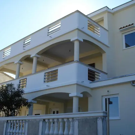 Island Retreat Guest house Tkon