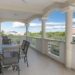 ゲストハウス Island Retreat ツコン