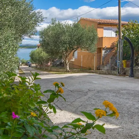 بيت ضيافة Island Retreat تكون