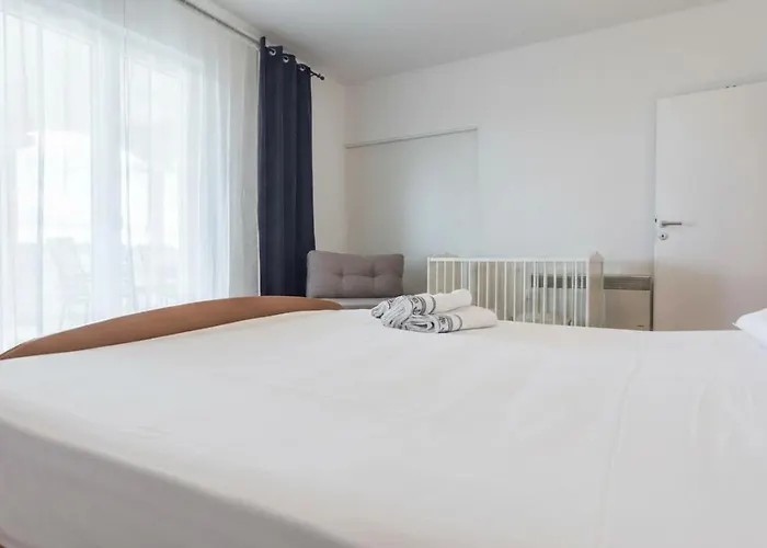 Island Retreat Ткон